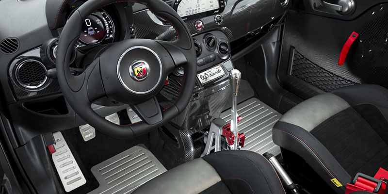 interieur abarth 695 biposto