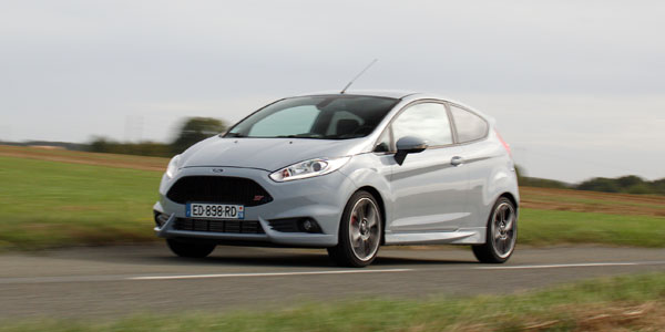 Photo FORD FIESTA (6) ST200