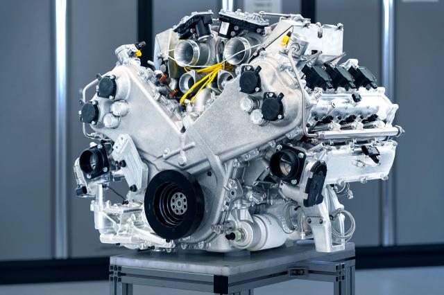 Aston Martin d�voile son nouveau V6 turbo ! Aston Martin d�voile son nouveau V6 turbo !