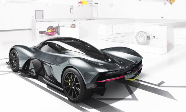 Un V12 6.5L Cosworth pour l'Aston Martin AM-RB 001 Un V12 6.5L Cosworth pour l'Aston Martin AM-RB 001