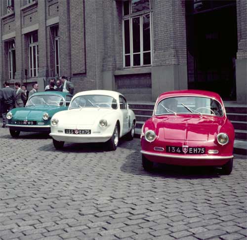 Hommage Alpine � l'atelier Renault aux Champs Elys�es ! Hommage Alpine � l'atelier Renault aux Champs Elys�es !
