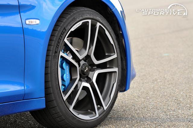 Pneus : le Michelin PS4 de l'Alpine A110 nous d�voile ses secrets Pneus : le Michelin PS4 de l'Alpine A110 nous d�voile ses secrets