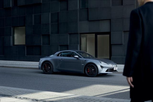 Alpine d�voile l'A110S, la version sportive intense Alpine d�voile l'A110S, la version sportive intense