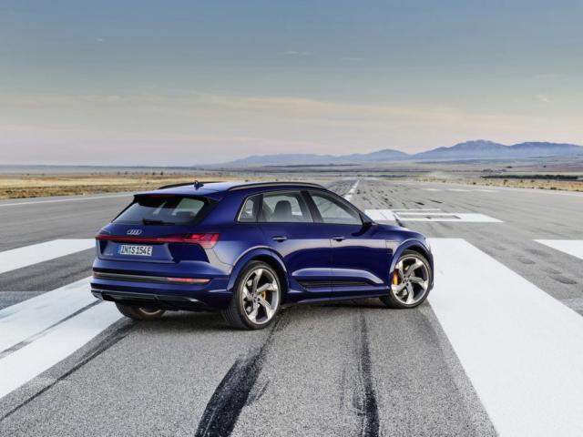Audi e-tron S : soup�ons de sportivit� Audi e-tron S : soup�ons de sportivit�