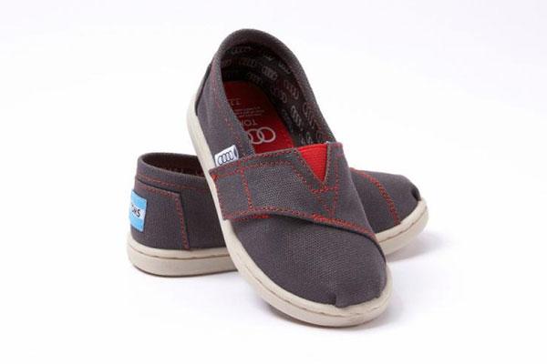 TOMS et Audi marchent ensemble TOMS et Audi marchent ensemble