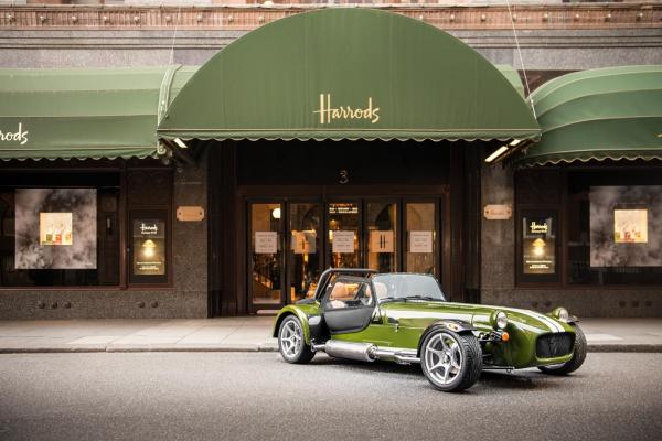 Caterham habille la Seven en Harrods Caterham habille la Seven en Harrods