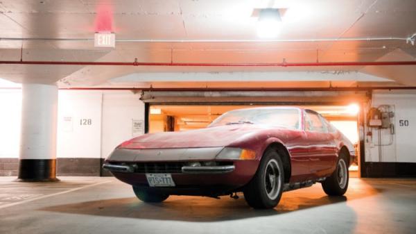Une Ferrari Daytona 1�re main oubli�e 25 ans dans un parking ! Une Ferrari Daytona 1�re main oubli�e 25 ans dans un parking !