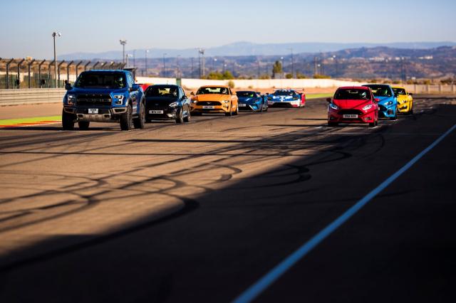 Les mod�les Ford Performance s'affrontent sur circuit Les mod�les Ford Performance s'affrontent sur circuit