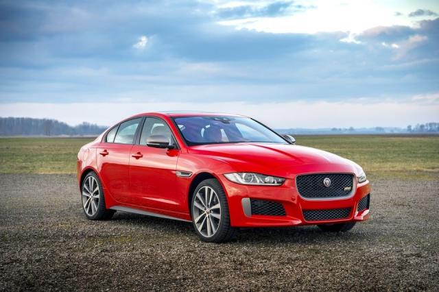 Jaguar XE 300 Sport Jaguar XE 300 Sport