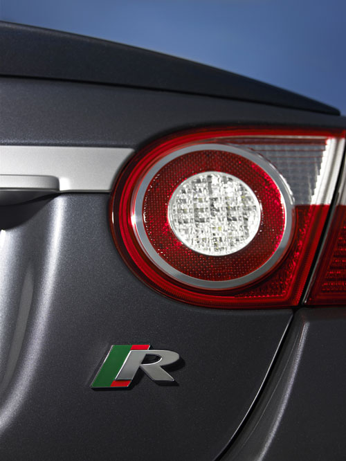 New Jaguar XKR : bient�t pr�sent�e au public ! New Jaguar XKR : bient�t pr�sent�e au public !