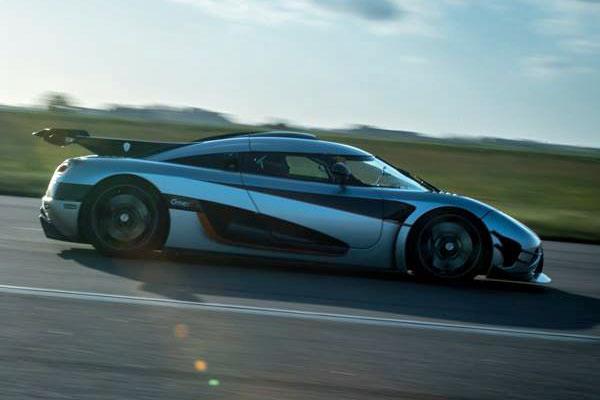Record du 0-300-0 km/h pour la Koenigsegg One:1 (video) Record du 0-300-0 km/h pour la Koenigsegg One:1 (video)