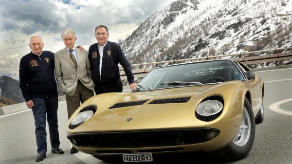 La Lamborghini Miura f�te ses 50 ans La Lamborghini Miura f�te ses 50 ans