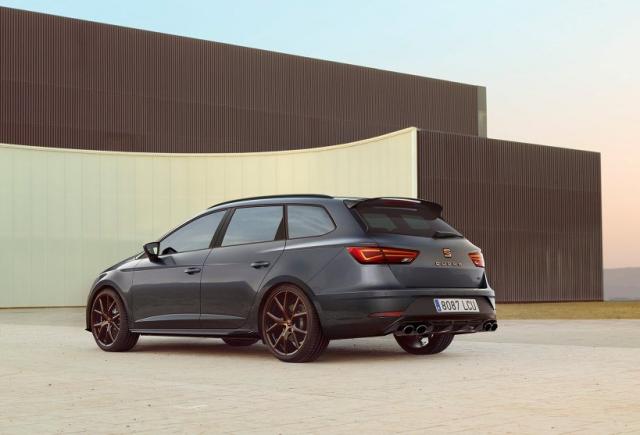 Leon Cupra R ST : famille recompos�e Leon Cupra R ST : famille recompos�e
