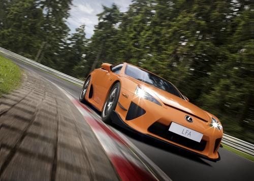 La Lexus LF-A monte sur le ring La Lexus LF-A monte sur le ring