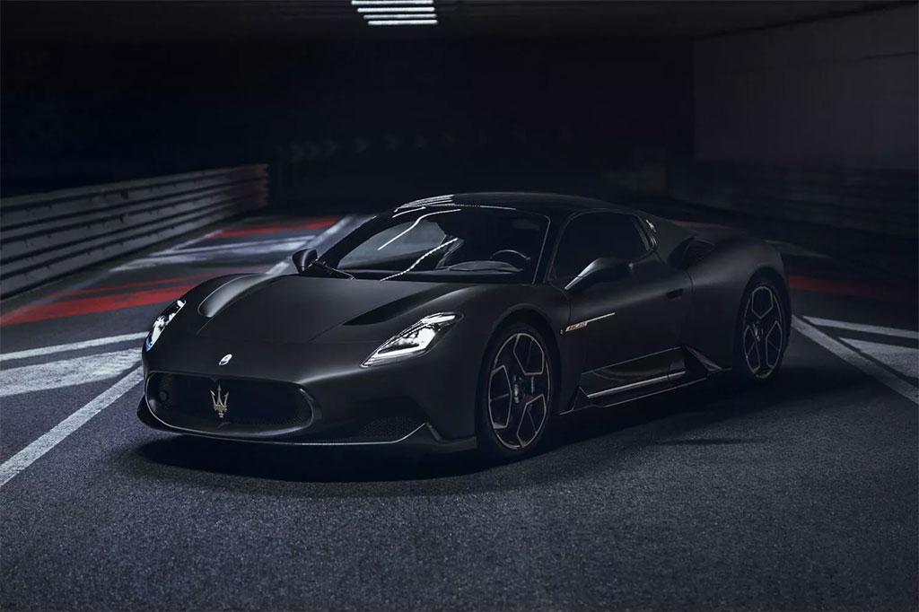 Maserati MC20 Notte, dans la nuit noire et obscure Maserati MC20 Notte, dans la nuit noire et obscure
