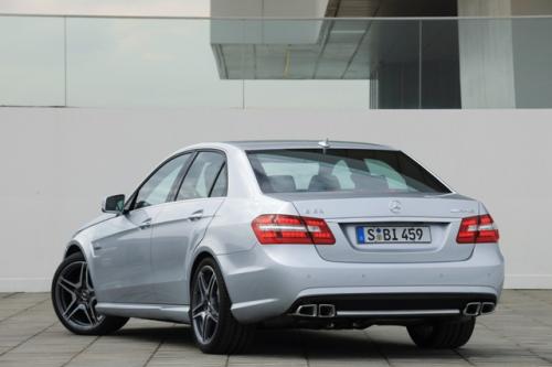 Mercedes E 63 AMG : p�p�re press� ! Mercedes E 63 AMG : p�p�re press� !