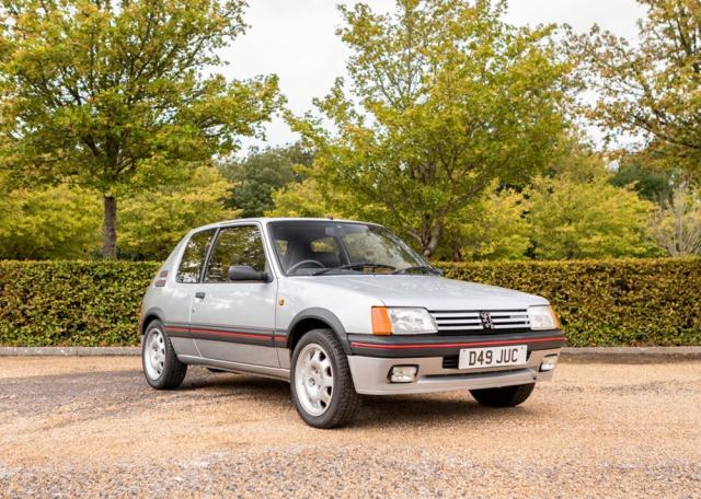 La Peugeot 205 GTi de Stirling Moss mise aux ench�res La Peugeot 205 GTi de Stirling Moss mise aux ench�res