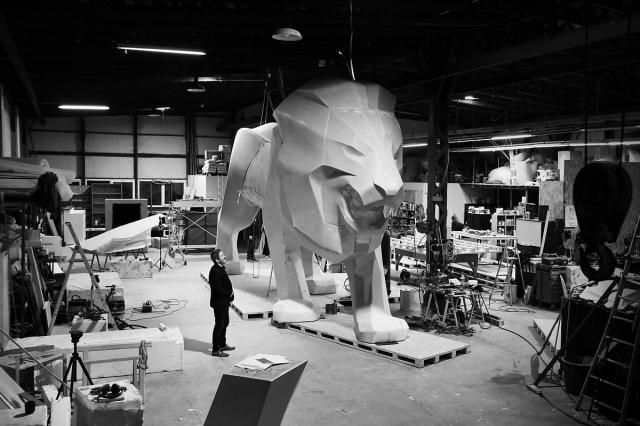 Le lion de Peugeot s'�rige en monument Le lion de Peugeot s'�rige en monument