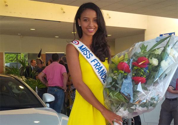 Miss France 2014 prend les cl�s de sa Peugeot RCZ Miss France 2014 prend les cl�s de sa Peugeot RCZ