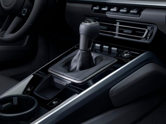 La Porsche 911 re�oit finalement une bo�te manuelle, en option La Porsche 911 re�oit finalement une bo�te manuelle, en option