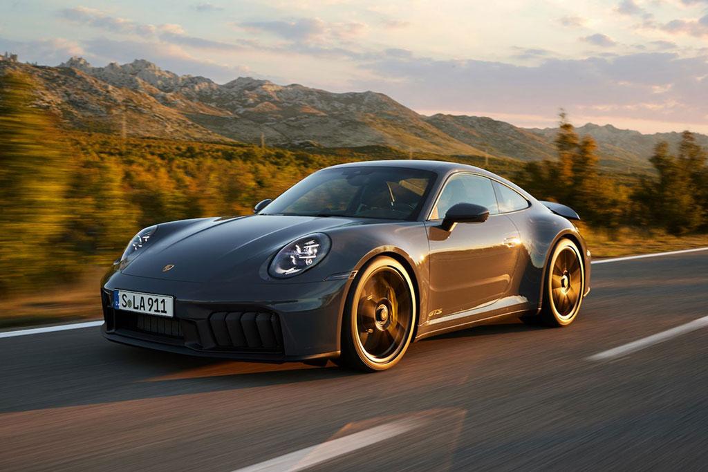 La Porsche 911 Carrera GTS T-Hybrid �lue World Performance Car 2025 La Porsche 911 Carrera GTS T-Hybrid �lue World Performance Car 2025