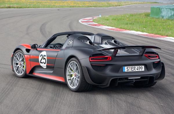 Porsche 918 Spyder : derni�re ligne droite Porsche 918 Spyder : derni�re ligne droite