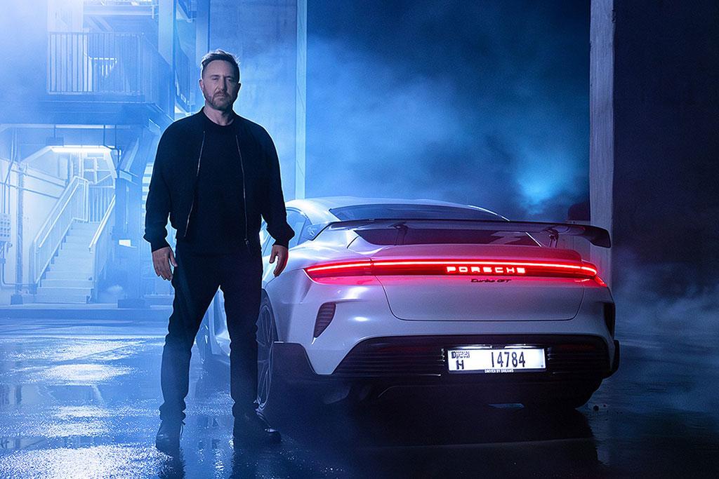 David Guetta assure le show dans un clip Porsche spectaculaire David Guetta assure le show dans un clip Porsche spectaculaire
