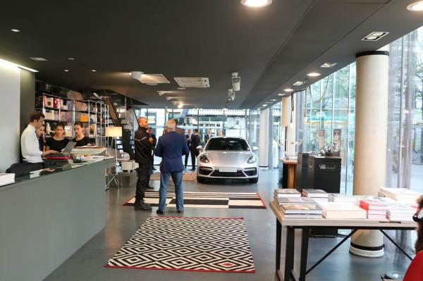 Porsche ouvre un concept store �ph�m�re pour la Panamera Sport Turismo Porsche ouvre un concept store �ph�m�re pour la Panamera Sport Turismo