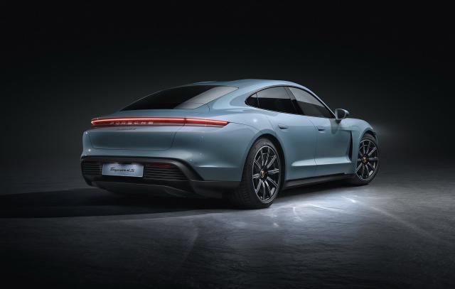 Porsche Taycan 4S : une offre en duo Porsche Taycan 4S : une offre en duo