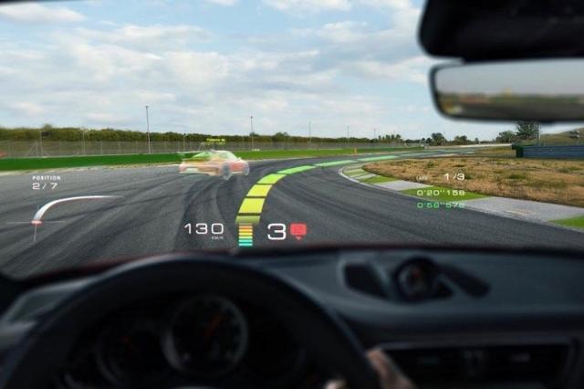 Porsche se met � la r�alit� augment�e avec WayRay Porsche se met � la r�alit� augment�e avec WayRay
