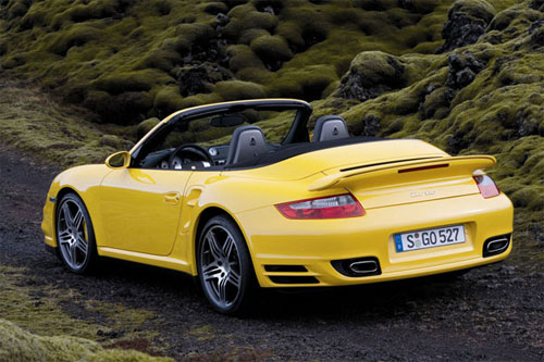 La 911 turbo enl�ve le haut La 911 turbo enl�ve le haut