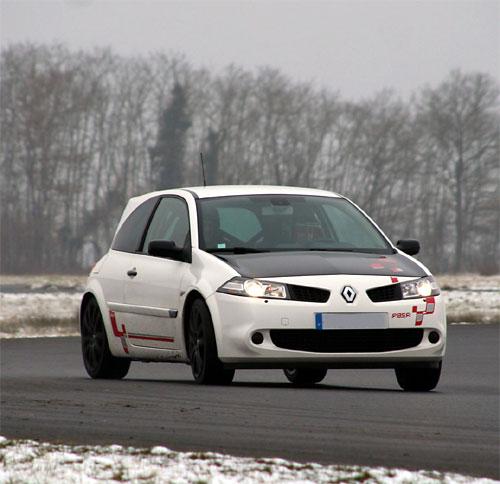 Supertest : M�gane R26.R � l'�preuve de la route et la piste !! Supertest : M�gane R26.R � l'�preuve de la route et la piste !!