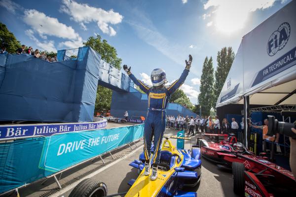 S�bastien Buemi et Renault s'imposent en Formule E S�bastien Buemi et Renault s'imposent en Formule E