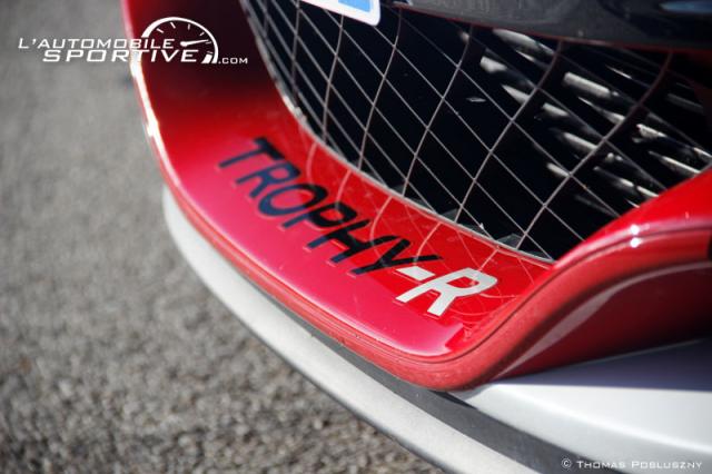 La Renault Megane 4 RS Trophy-R en approche La Renault Megane 4 RS Trophy-R en approche