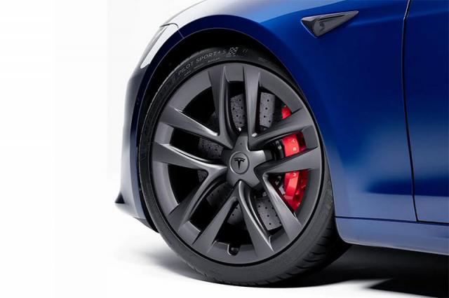 Tesla annonce des freins carbone-c�ramique pour la Model S Plaid Tesla annonce des freins carbone-c�ramique pour la Model S Plaid