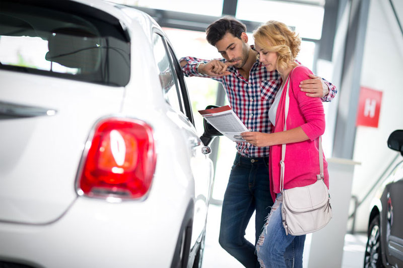 acheter une voiture chez un concessionnaire avantages et inconvenients