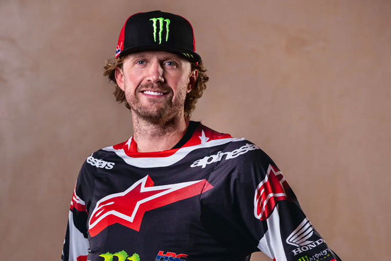 adrien van beveren pilote moto