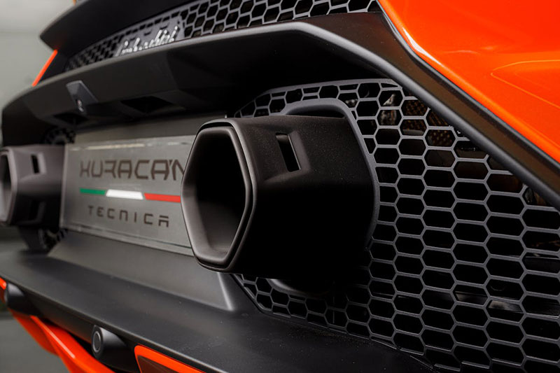 échappement pagani matériaux aerodynamique
