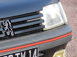 r&eacute;novation plastiques noirs d&eacute;lav&eacute;s voiture